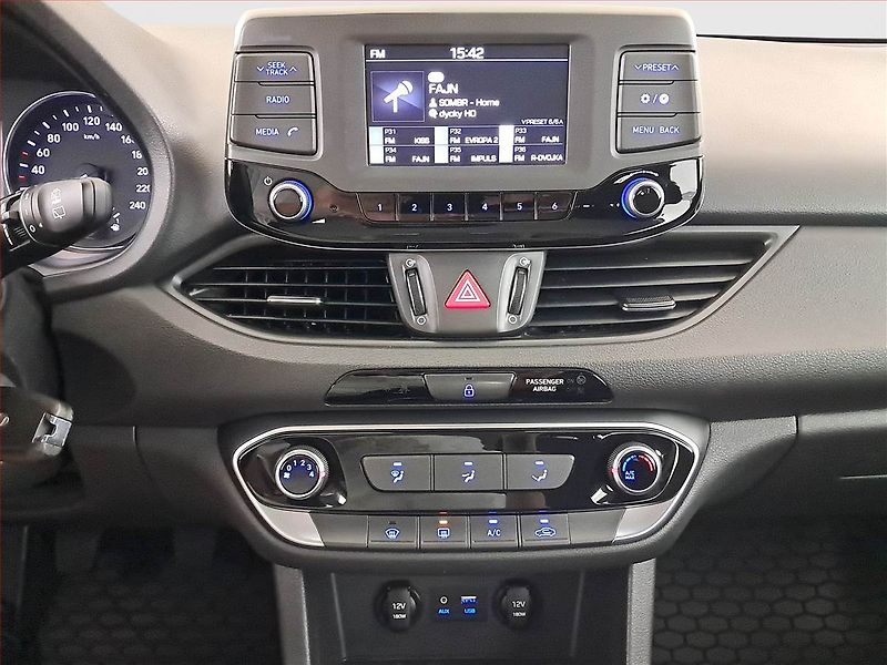Hyundai i30 (2018) 1.0 T-GDI, Serv.kniha - fotka 12 z 18
