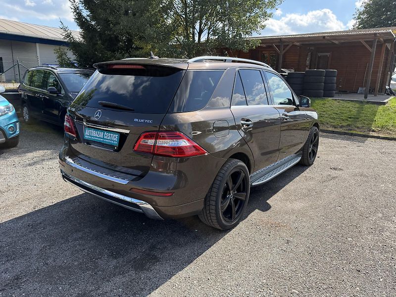 Mercedes-Benz Třídy M 350 CDI 4MITIC BLUETEC - fotka 6 z 23