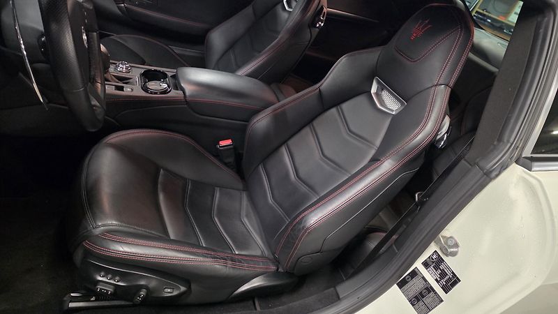 Maserati GranTurismo (2019) 4.7S AT 2020 LAST EDIT CARBON - fotka 10 z 21