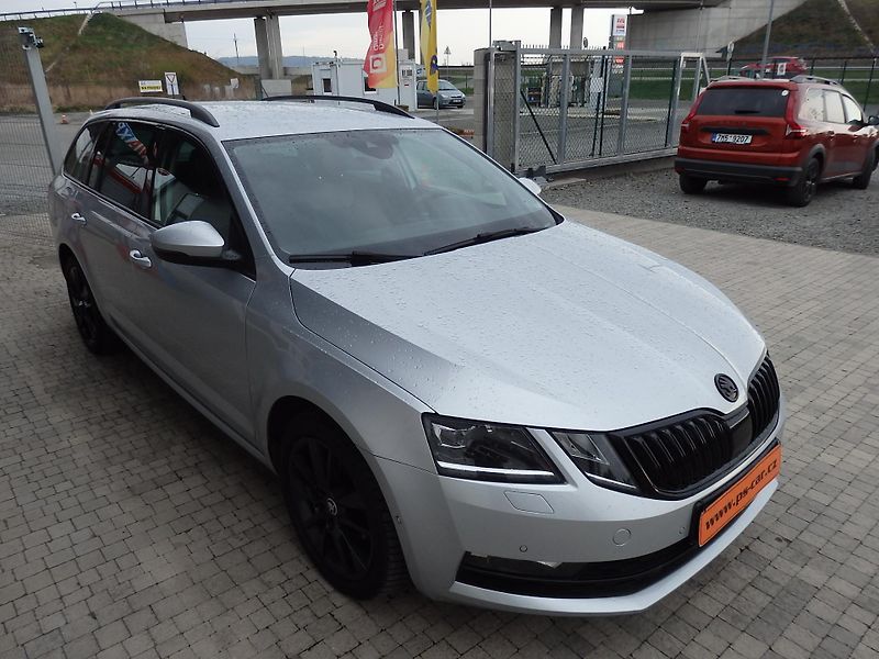 Škoda Octavia 1.6 TDI 85 kW NAVIGACE - fotka 3 z 18
