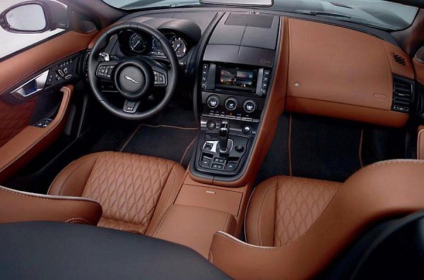 Jaguar F-Type SVR.