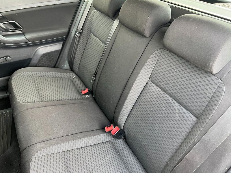 Škoda Fabia (2011) 1.6TDi 66kW - fotka 15 z 21