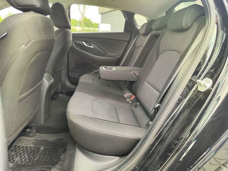 Hyundai i30 1.5 T-GDi/117kW Smart MHEV - fotka 10 z 31