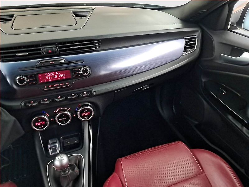 Alfa Romeo Giulietta (2010) 1.4 T MultiAir, Serv.kniha - fotka 8 z 19