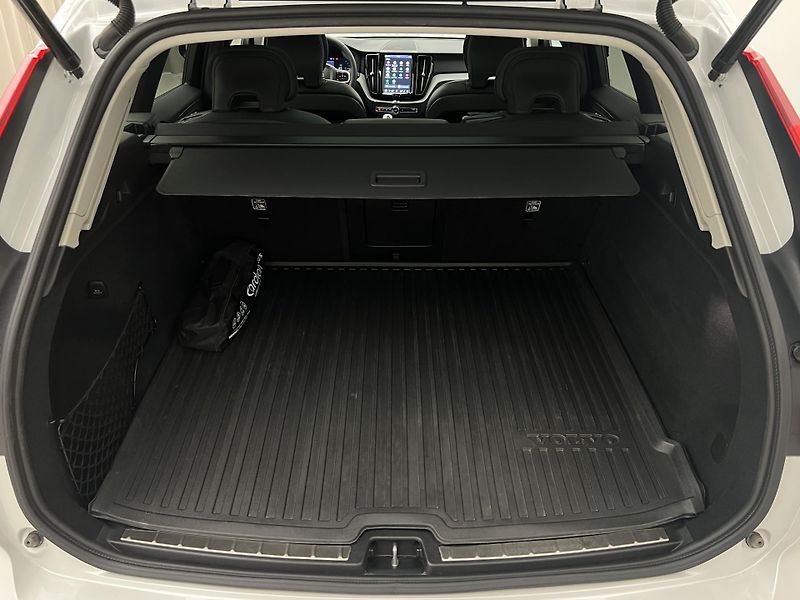 Volvo XC60 T6 AWD DARK PLUS CZ 1. maj. - fotka 5 z 49