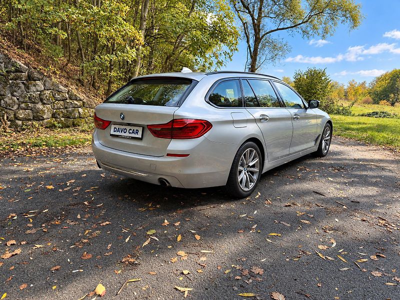 BMW Řada 5 2,0 530i xDrive Luxury Line - fotka 7 z 40