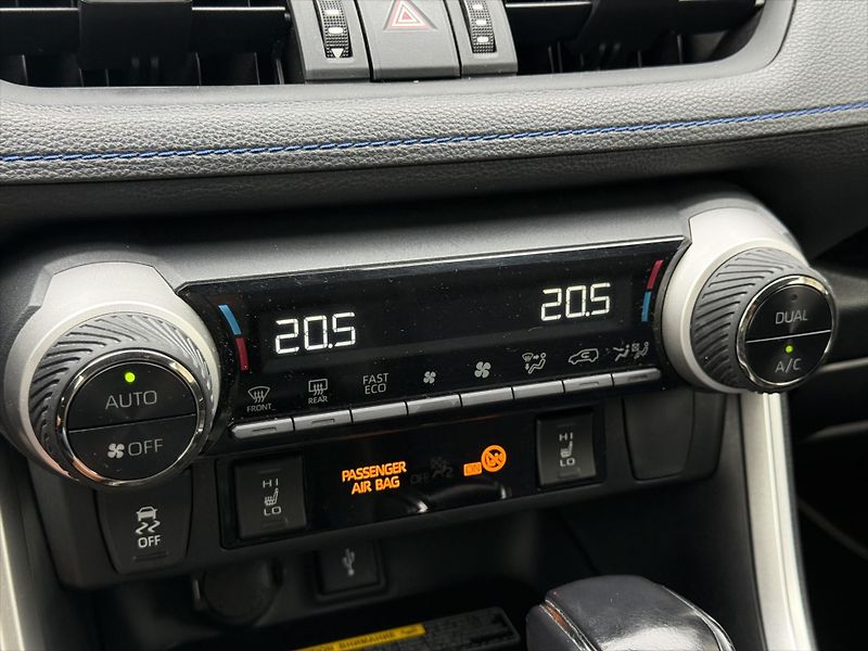 Toyota RAV4 2,5 Selection 4x4, Hybrid - fotka 17 z 22