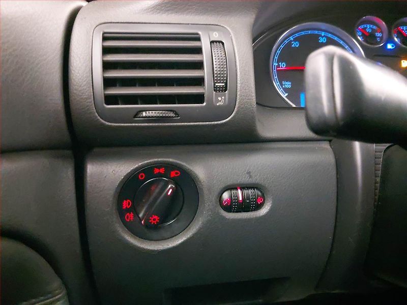 Volkswagen Passat (2005) Highline 1.9 TDI, nová STK - fotka 17 z 18