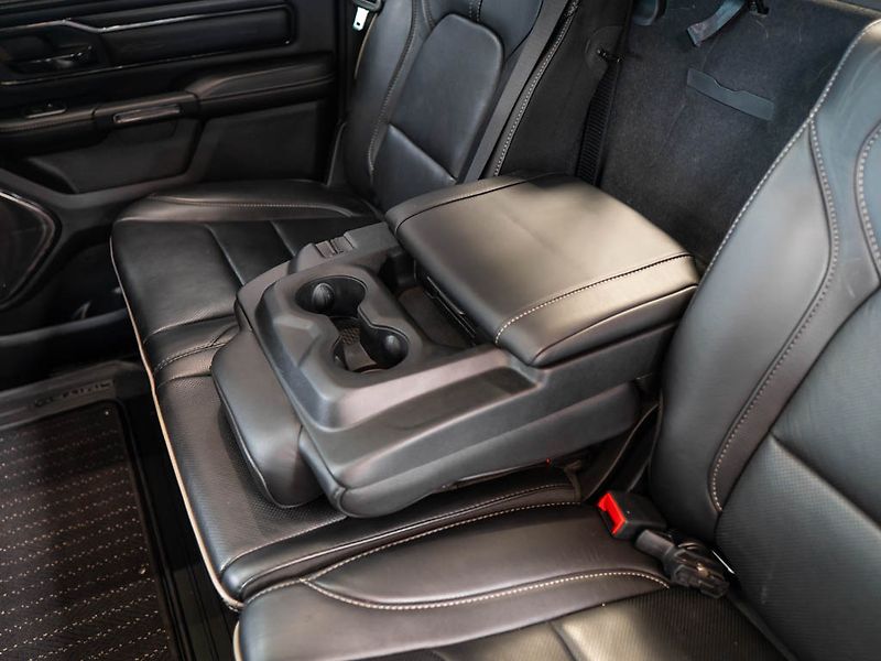Dodge RAM (2022) 5.7 Limited Night Edition 22 - fotka 38 z 42