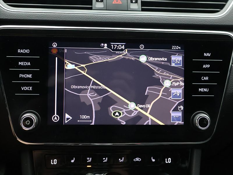 Škoda Superb 2,0 TDI 147kW DSG CZ Style DPH - fotka 25 z 36