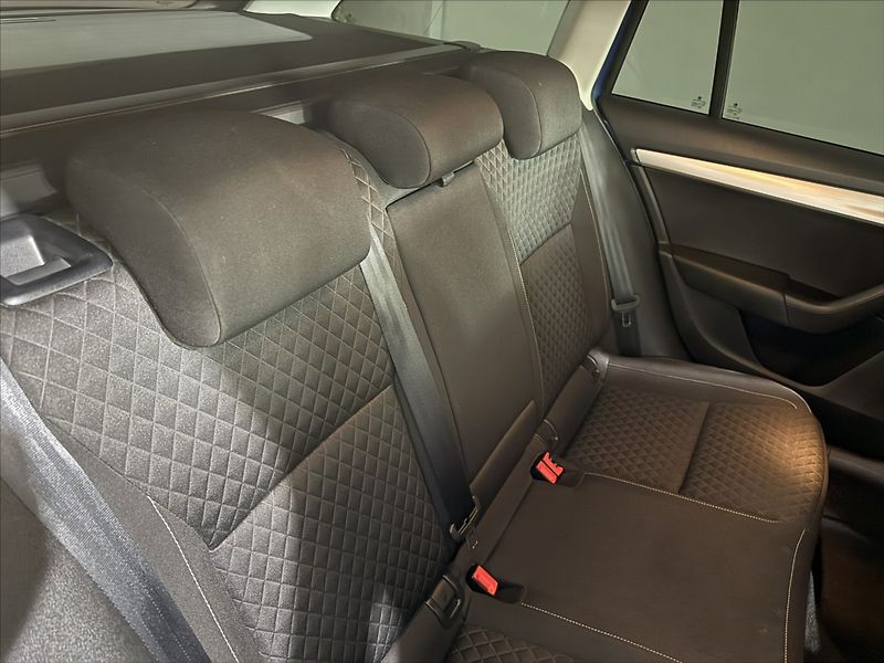 Škoda Octavia 2,0   TDI 110 kW DRIVE LED ACC - fotka 22 z 38