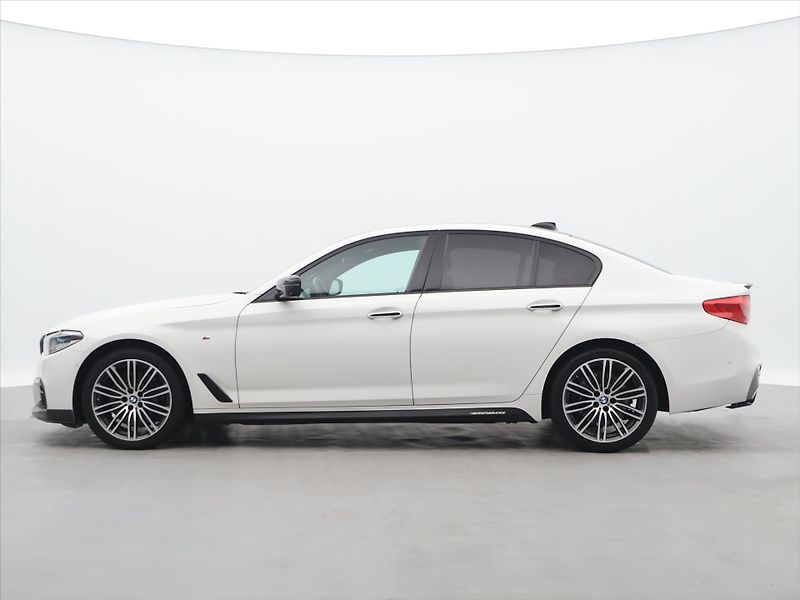 BMW Řada 5 3,0 530d 195kW xDrive CZ - fotka 4 z 37