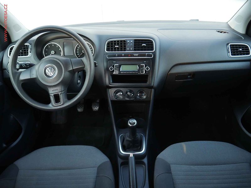 Volkswagen Polo (2009) 1.2i, ČR, AC, tempo - fotka 8 z 15