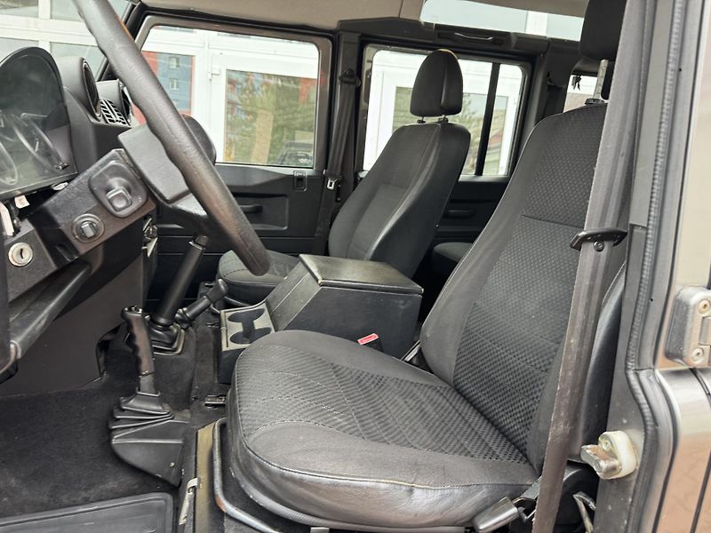 Land Rover Defender (2007) PUMA - fotka 15 z 20