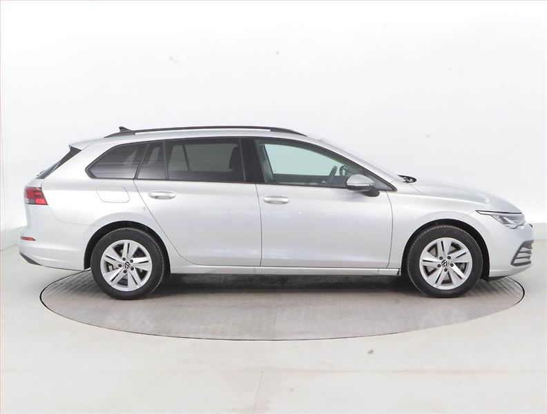 Volkswagen Golf (2022) Life 2.0 TDI, Serv.kniha, Navi - fotka 6 z 15