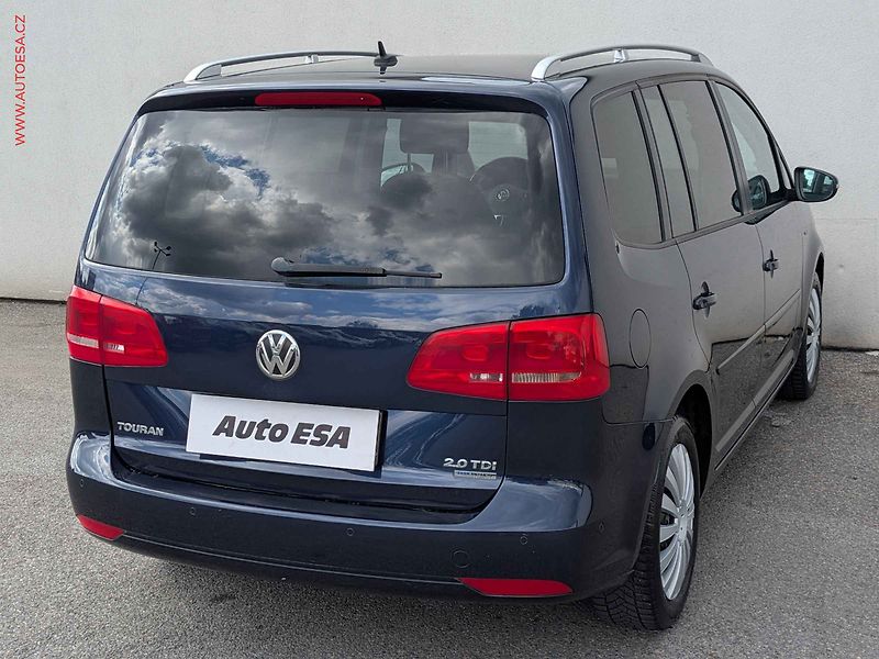 Volkswagen Touran (2013) 2.0TDi, 1.maj, Panorama, AC - fotka 4 z 16