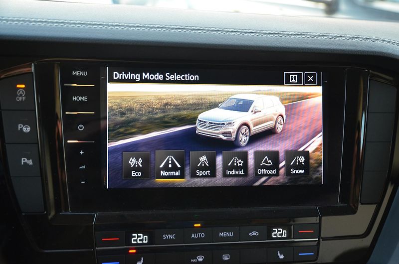 Volkswagen Touareg (2020) 3.0 TDi 200kW 4x4 / ČR / TAŽNÉ - fotka 38 z 44