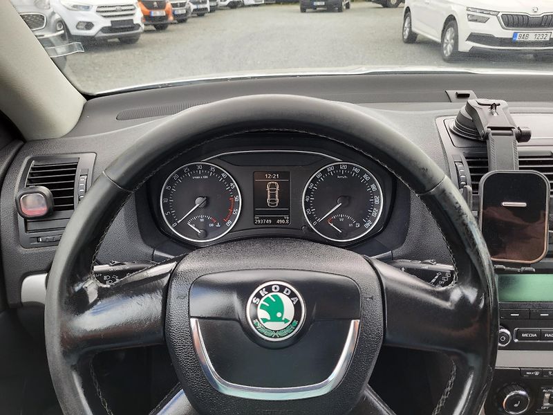 Škoda Octavia II FL 1.6 TDi 77kW ELEGANCE - fotka 10 z 47