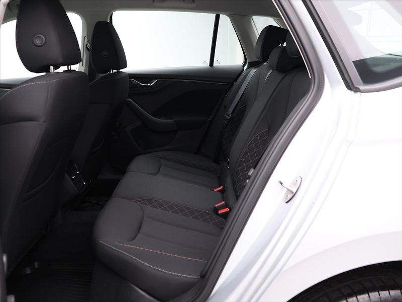 Škoda Kamiq 1,0 TSI 81kW Ambition - fotka 13 z 29