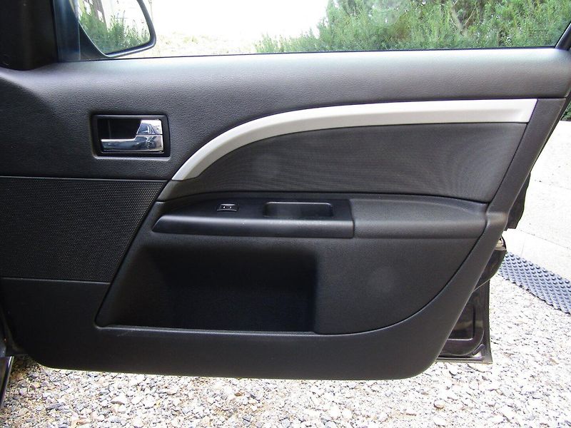 Ford Mondeo (2002) 2.0 TDCi 96kW PERFEKTNÍ STAV - fotka 25 z 36