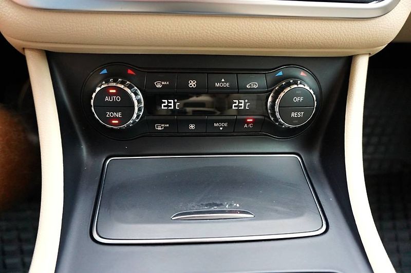 Mercedes-Benz GLA (2018) 2,0 220 135 kW - fotka 36 z 60