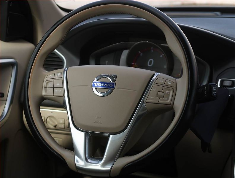 Volvo XC60 (2016) D3, Serv.kniha, Kůže, Navi - fotka 19 z 23
