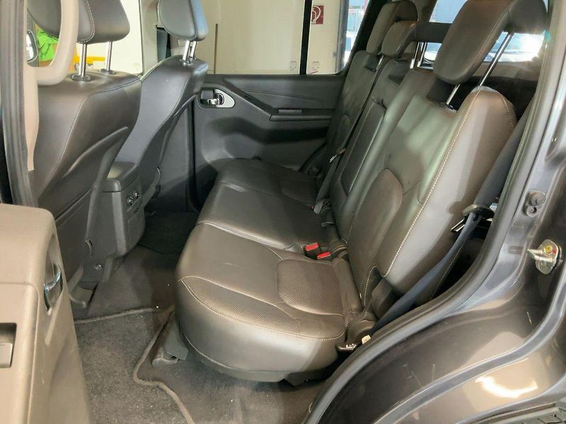 Nissan Pathfinder 2.5 dCi LE 140Kw manuál  - fotka 15 z 26
