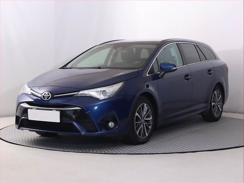 Toyota Avensis (2016) 2.0 D-4D, Serv.kniha, Navi - fotka 2 z 18