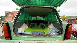 Do Černošína se sjely desítky nablýskaných veteránů, jejichž majitelé o svých miláčcích vyprávěli s nadšením i humorem.