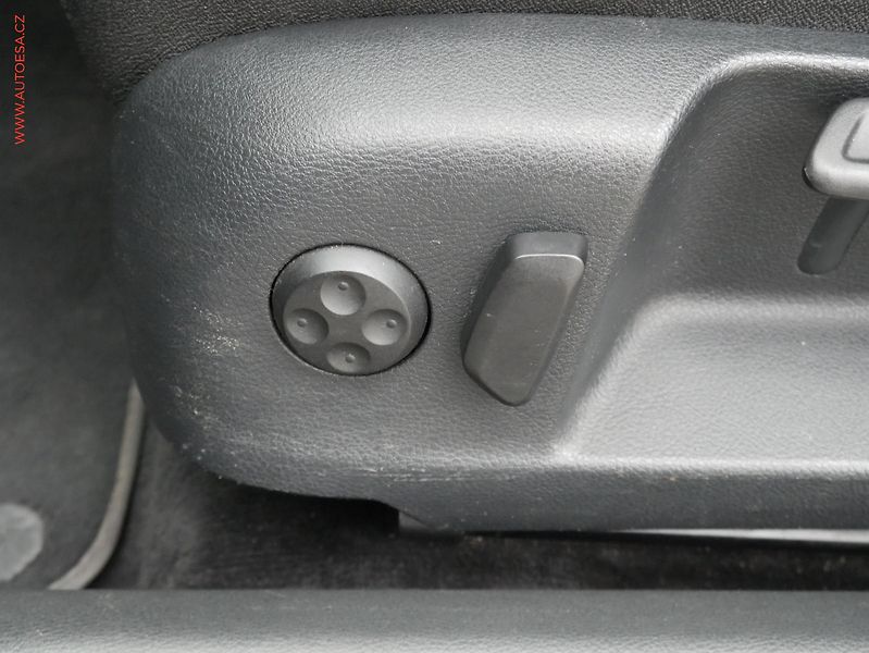 Volkswagen Passat (2010) 2.0TDi, Bixen, navi, STK3/28 - fotka 16 z 16