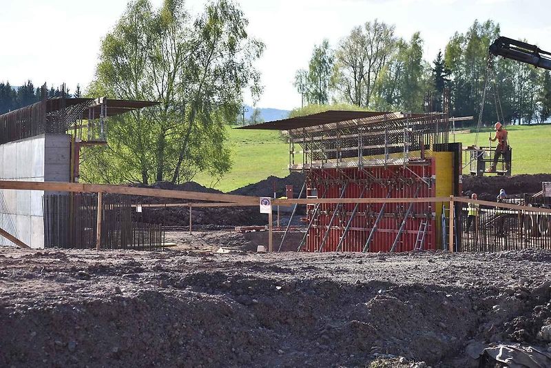 Stavba dálnice D11 v Královci 28. dubna 2025.