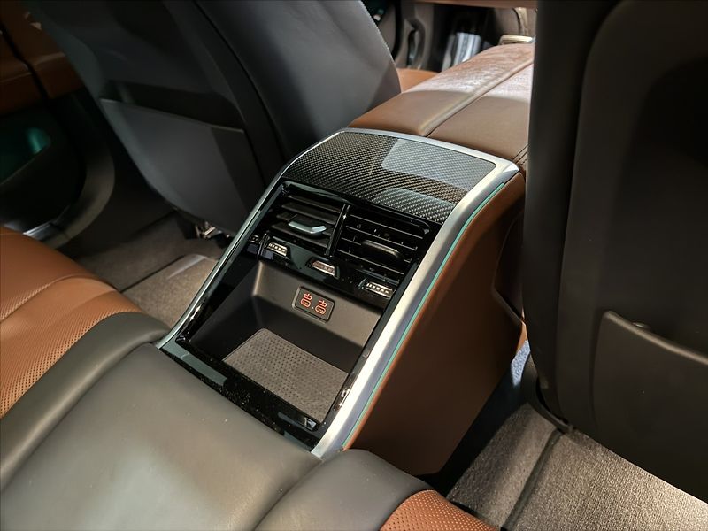 BMW Řada 8 3,0   840 XD 250kW M-PAK LASER - fotka 32 z 47