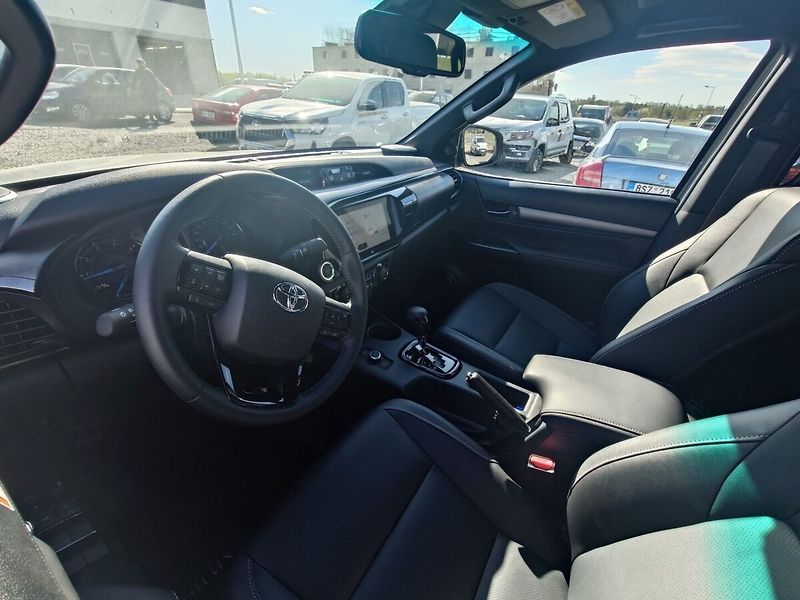 Toyota Hilux Double Cab Invincible - fotka 9 z 9
