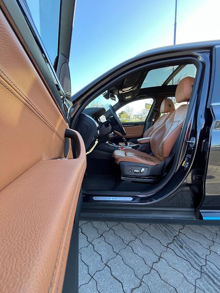 BMW iX3 (2021) /210kW - fotka 16 z 38