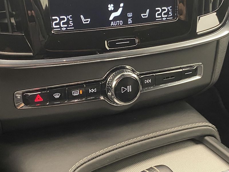 Volvo V90 B5 AWD R-DESIGN AUT CZ - fotka 30 z 53