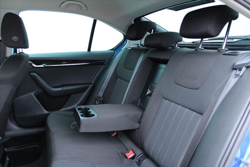 Škoda Octavia 2.0TDI 110kW DSG STYLE ČR - fotka 10 z 26