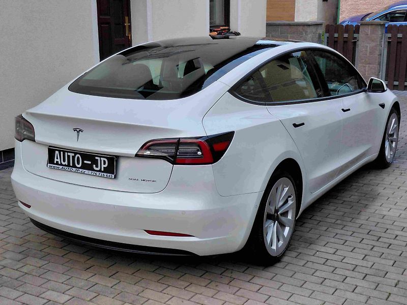 Tesla Model 3 (2021) AWD Long Range - fotka 2 z 10