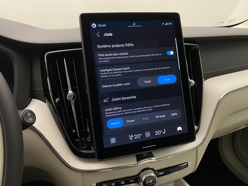 Volvo XC60 T8 AWD RECHARGE DARK ULTRA CZ - fotka 48 z 66