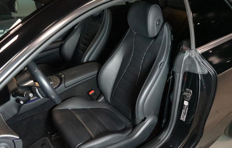Mercedes-Benz Třídy E 450 4MATIC AMG Coupé - fotka 14 z 17