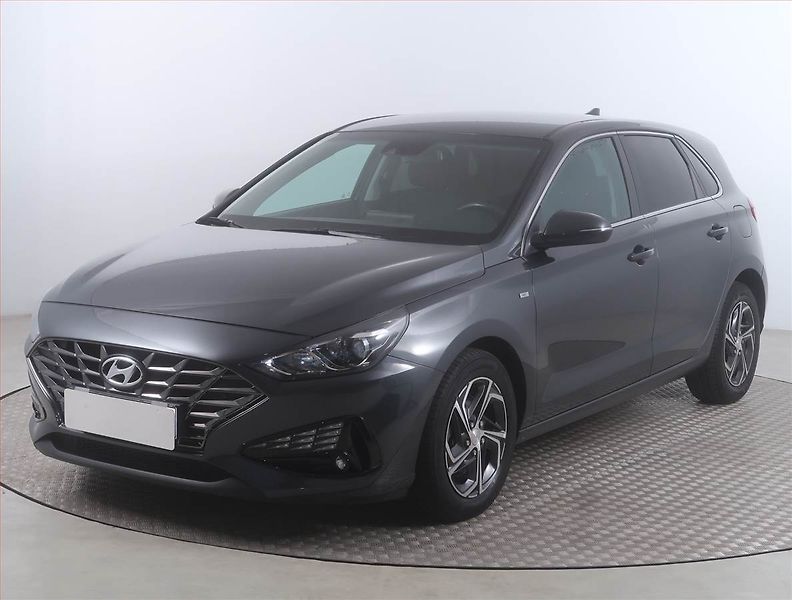 Hyundai i30 (2021) Family 1.5 T-GDI MHEV - fotka 2 z 16