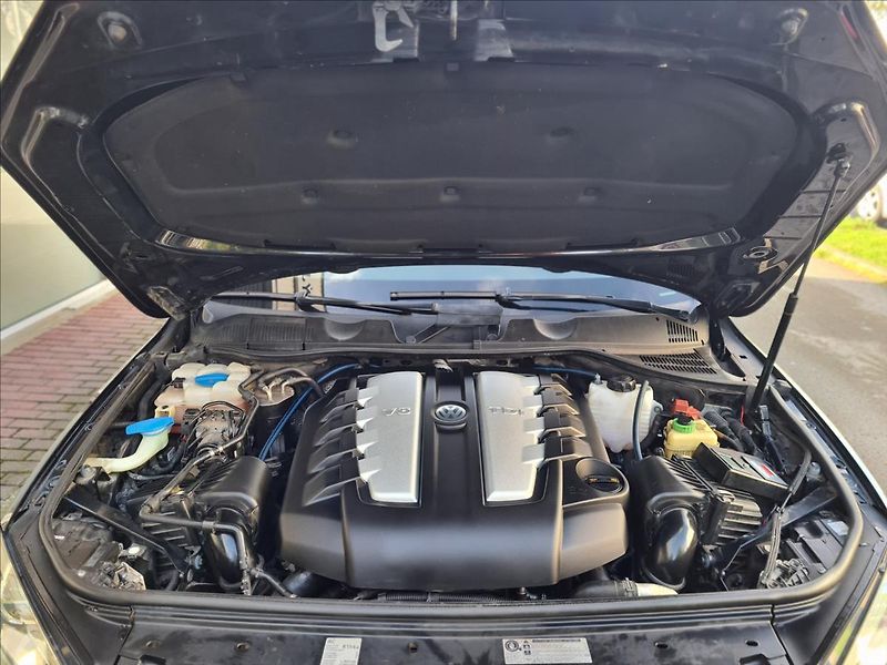 Volkswagen Touareg 4.2TDi*EXCLUSIVE*TAŽNÉ*KAM - fotka 15 z 45