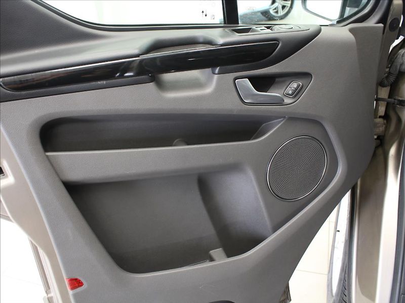 Ford Tourneo Custom 2,0 EB 136kW AT L1 27 520km! Č - fotka 12 z 17