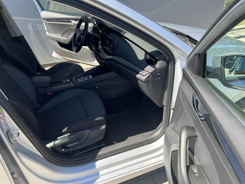 Škoda Octavia (2023) AMBITION 4x4 DSG - fotka 30 z 38