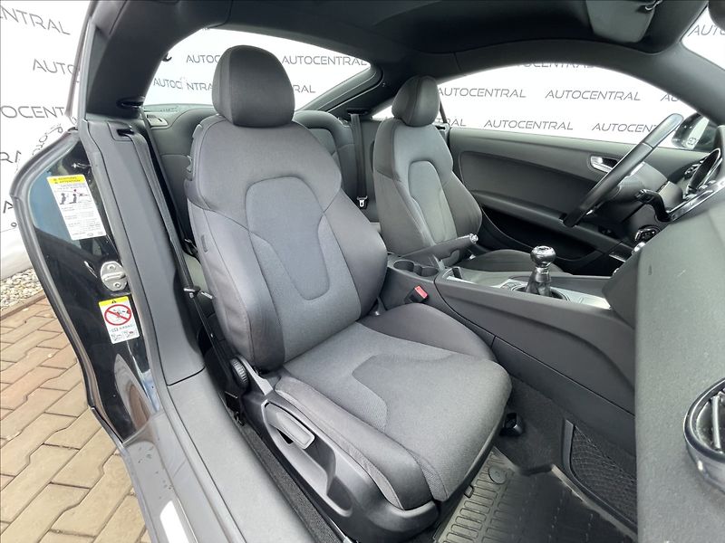 Audi TT 2,0 TFSi,147kW,S-line,serv.kn. - fotka 21 z 25