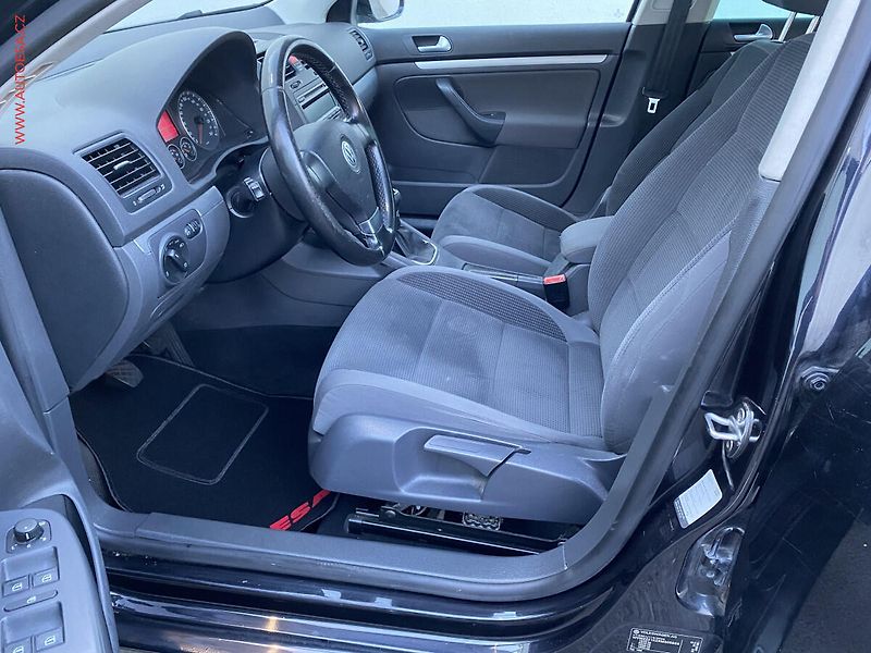 Volkswagen Golf (2009) 1.9 TDi, AC, park.čidla - fotka 9 z 15