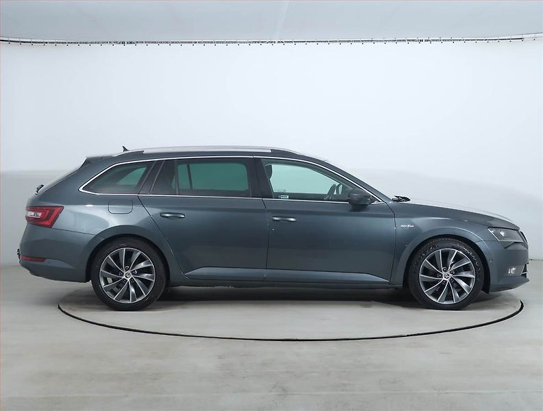 Škoda Superb (2016) Laurin&Klement 2.0 TDI, 4X4 - fotka 6 z 26