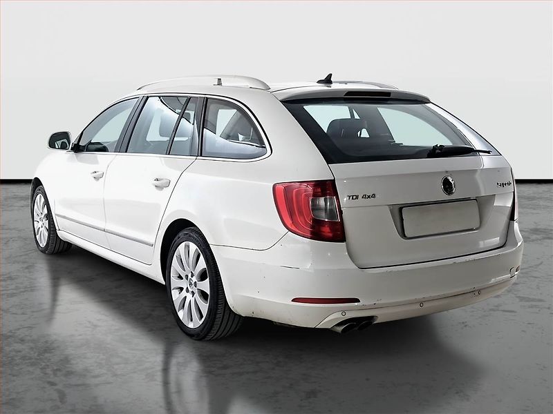 Škoda Superb (2012) 2.0 TDI, 4X4, levný provoz - fotka 4 z 22