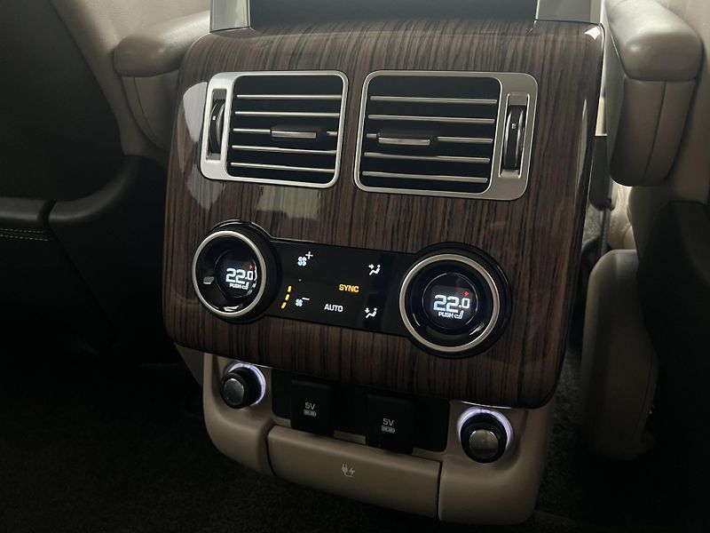 Land Rover Range Rover 4,4 SDV8 VOGUE AWD AUT - fotka 24 z 51
