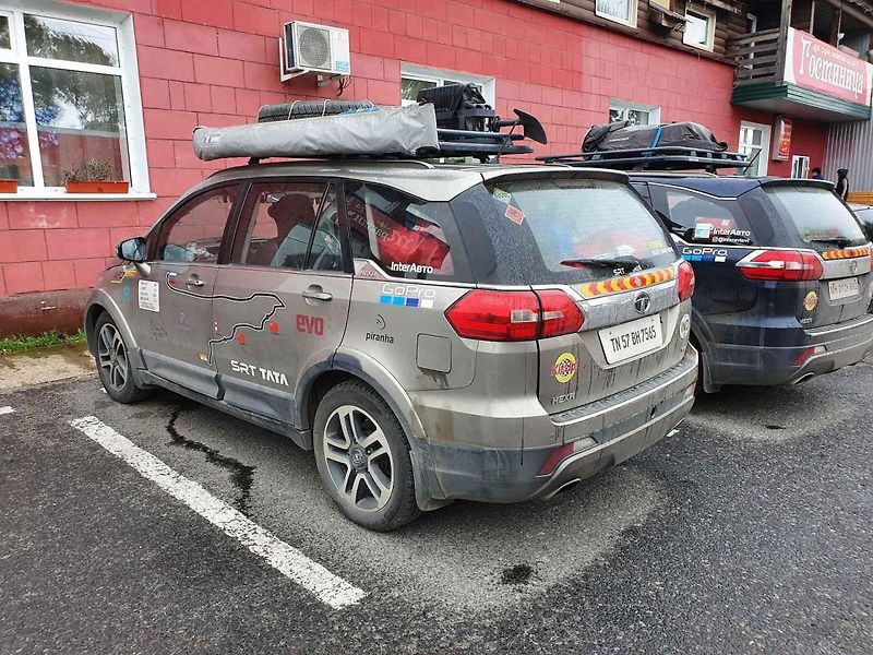Na cestu po Rusku jsme si vybrali Toyotu Camry z roku 2005. Byla levná.