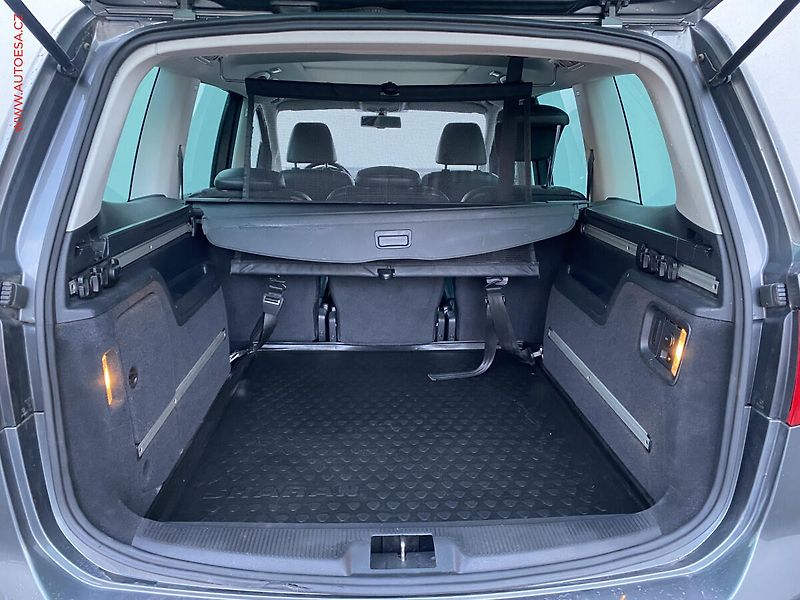 Volkswagen Sharan (2011) 2.0 TDi, Highline, navi - fotka 7 z 20